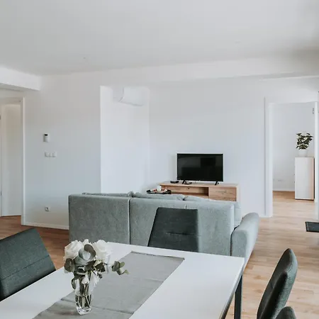 Lägenhet Apartments Naklo