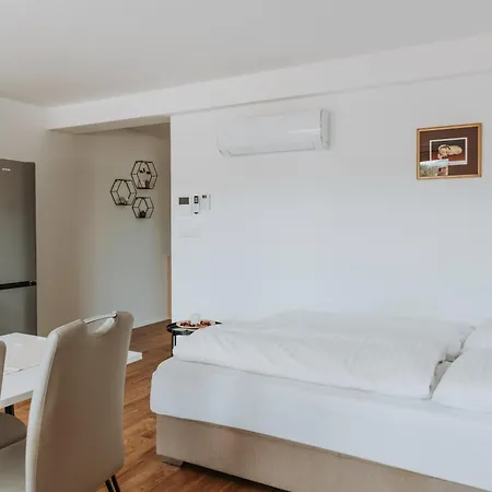 Lägenhet Apartments Naklo *