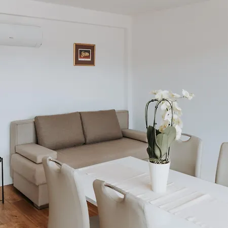 Apartma Apartments Naklo Naklo